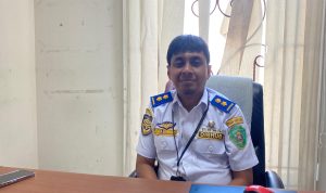 Sekretaris Dishub PPU, Andy Sunra Satriadi Sumaryo saat diwawancara awak media