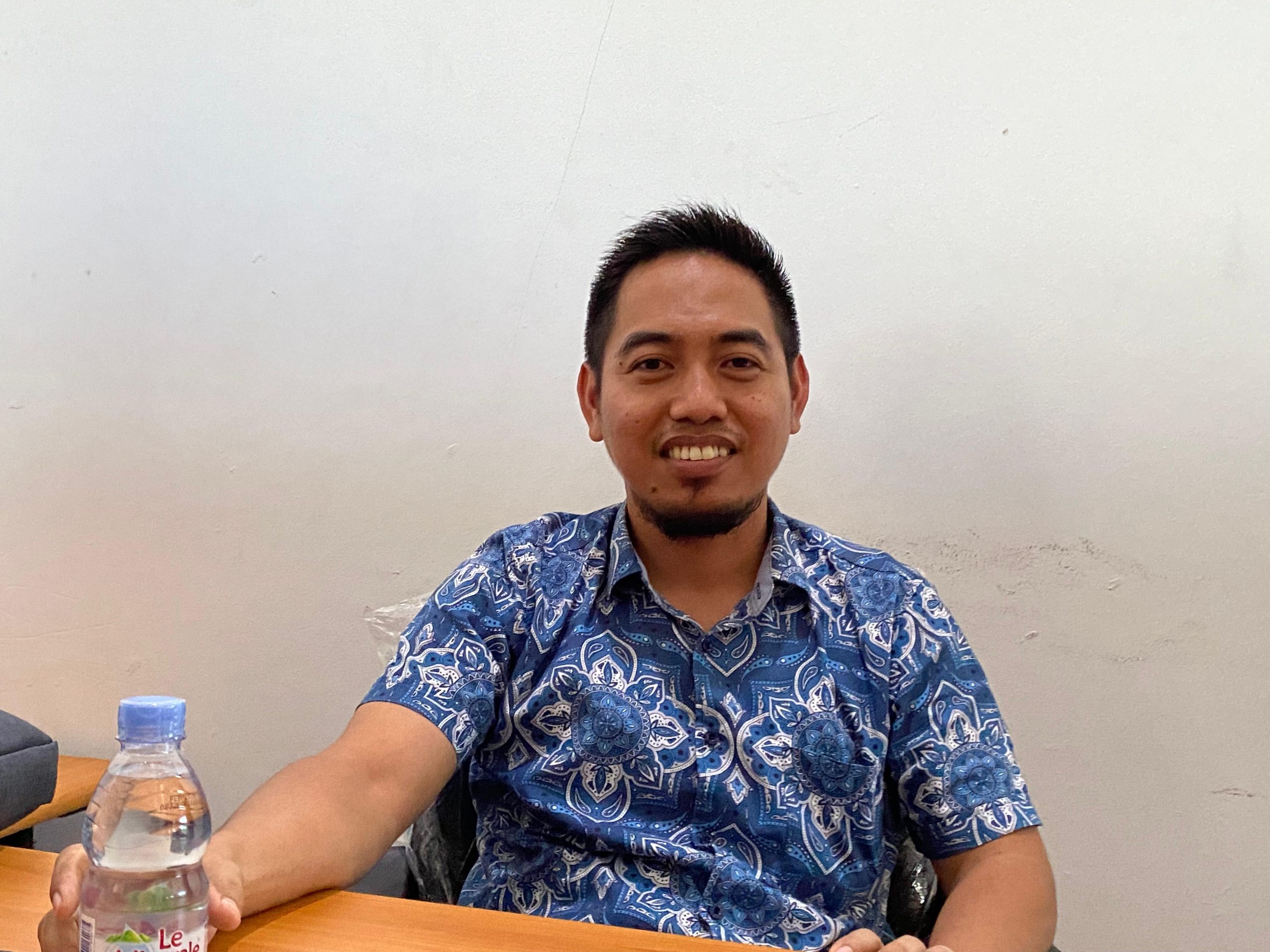 Rahmat Hidayat, Kepala Bidang Politik Dalam Negeri dan Organisasi Kemasyarakatan Kesbangpol PPU, saat di temui di kantornya.