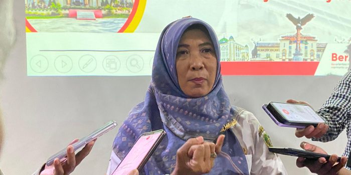 Kepala Dinas Pemberdayaan Masyarakat dan Desa (DPMD) PPU, Tita Deritayati saat diwawancara awak media
