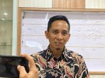 Kepala Bidang Perumahan, Pemukiman, dan Pertamanan, Perkimtan PPU, Khairil Achmad saat diwawancara awak media